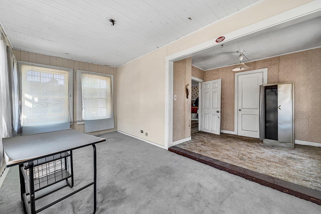5 W Union St