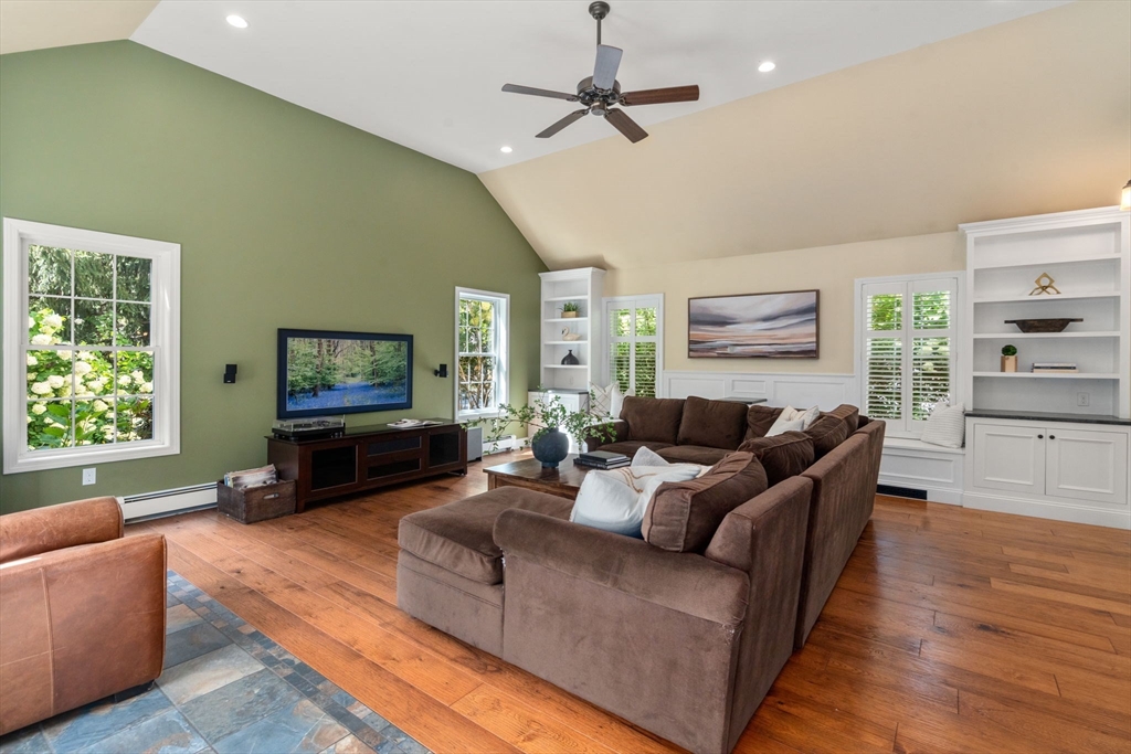11 E Evergreen Rd