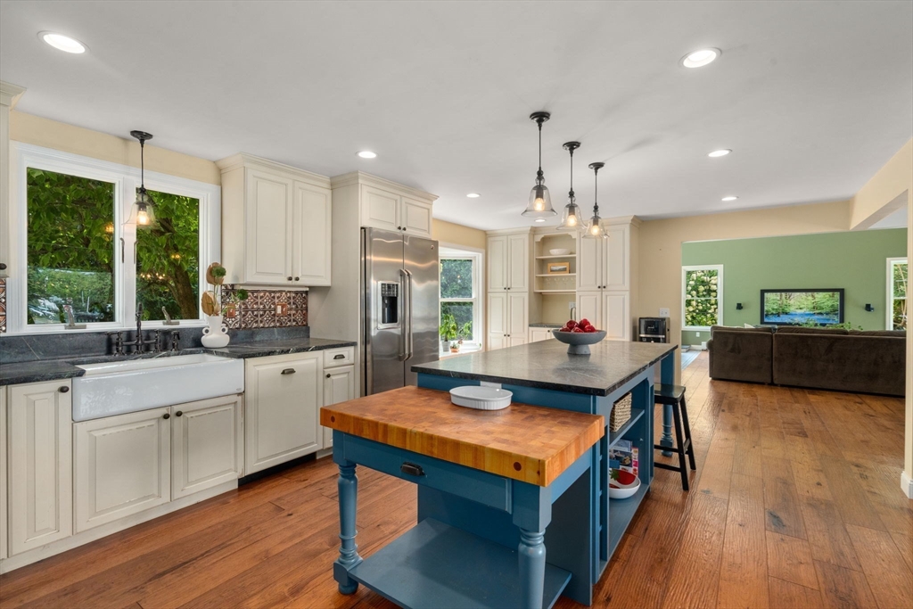 11 E Evergreen Rd
