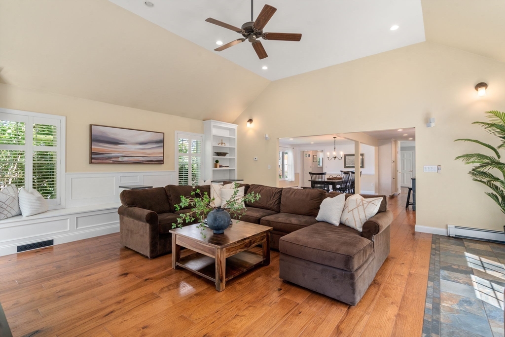 11 E Evergreen Rd