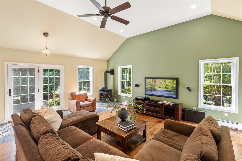 11 E Evergreen Rd