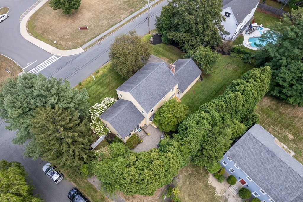 11 E Evergreen Rd
