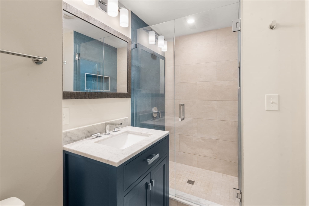 11 E Evergreen Rd