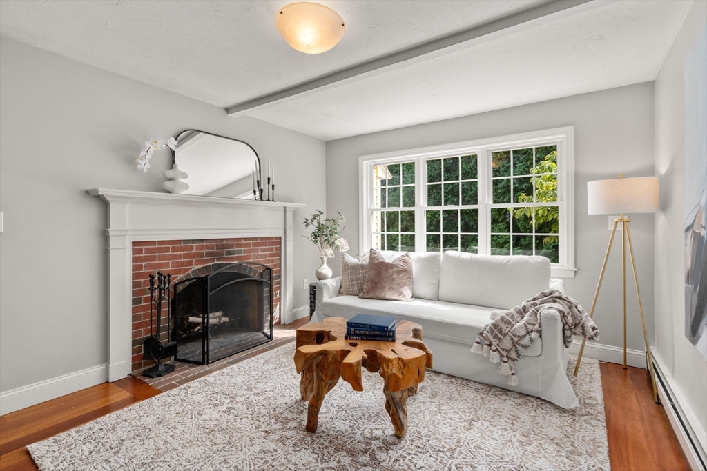 11 E Evergreen Rd