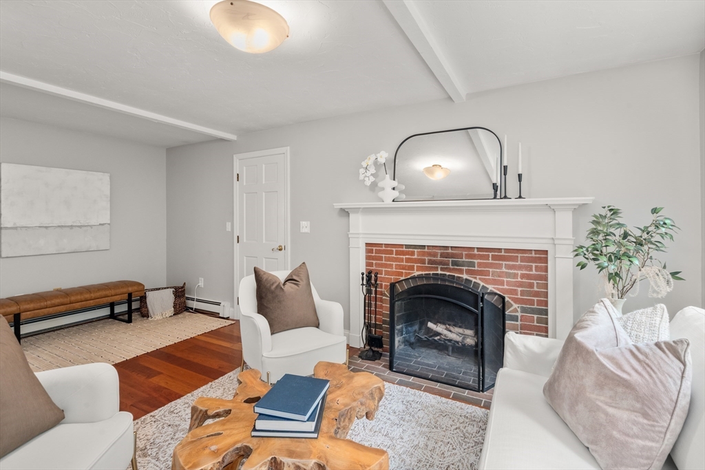 11 E Evergreen Rd