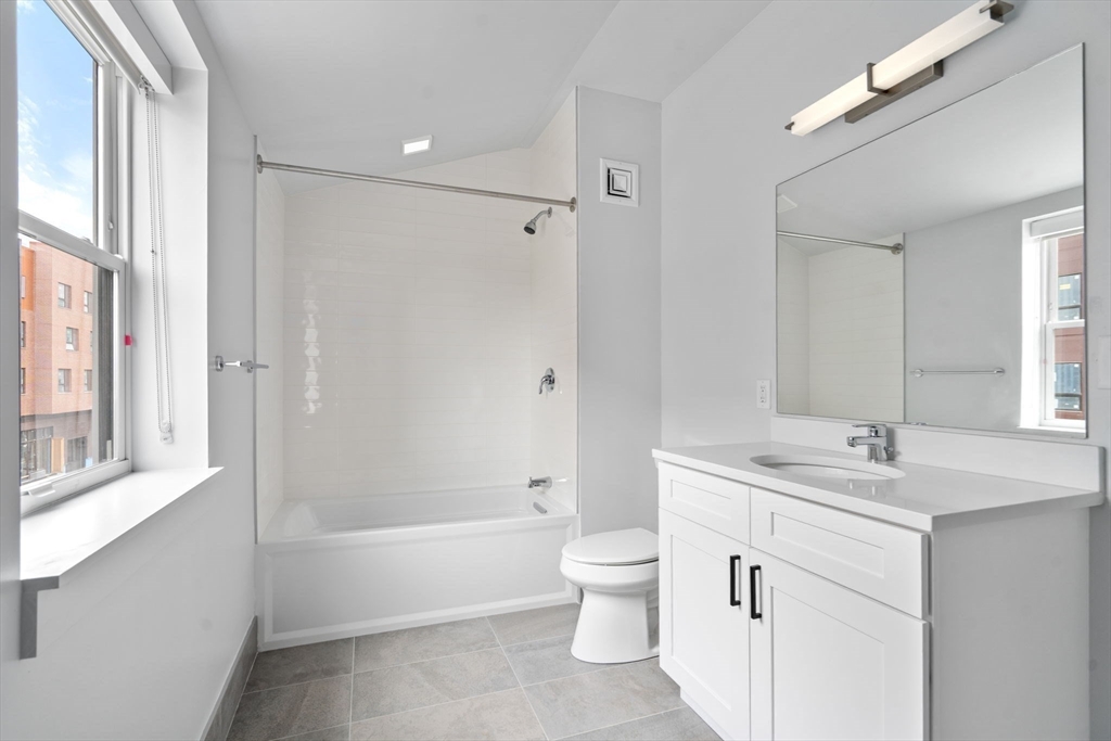 3B Wilson St # 3B