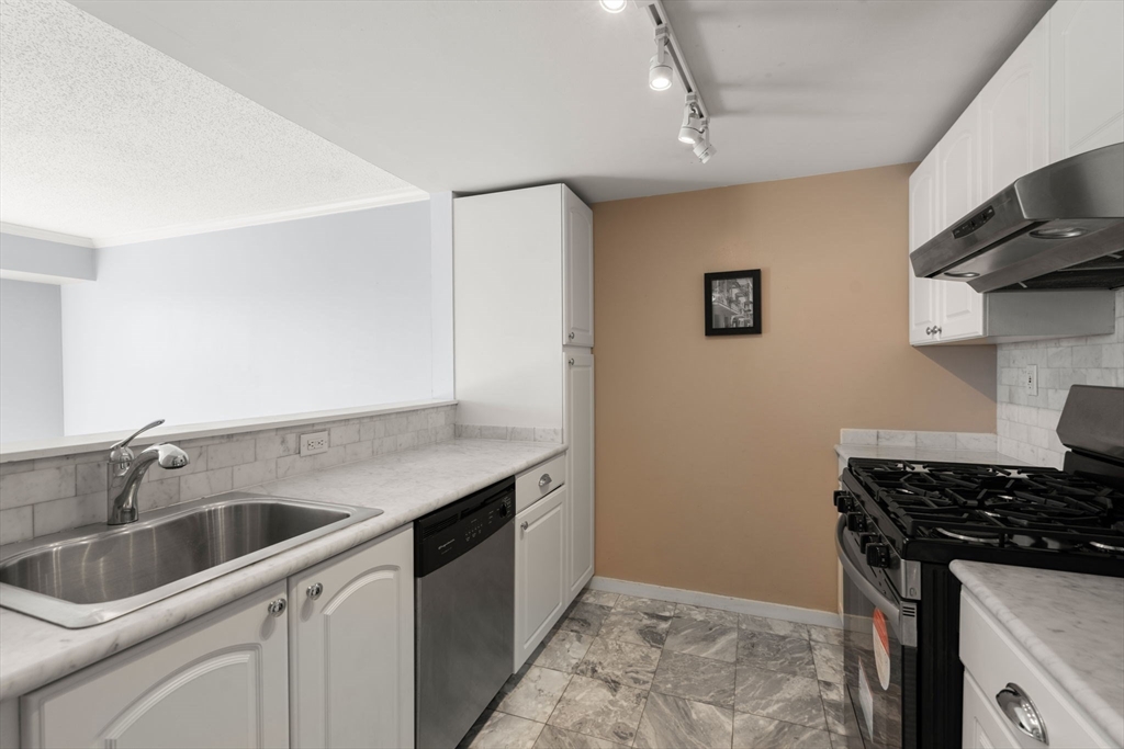 15 N Beacon St # 410