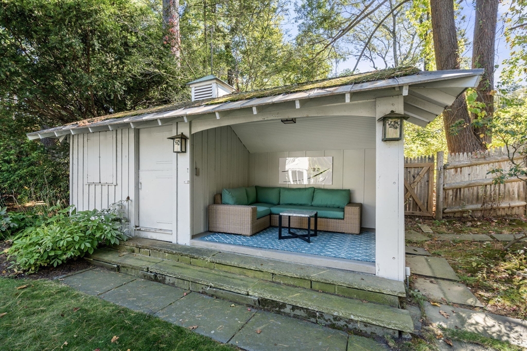 60 Rolling Ln, Weston