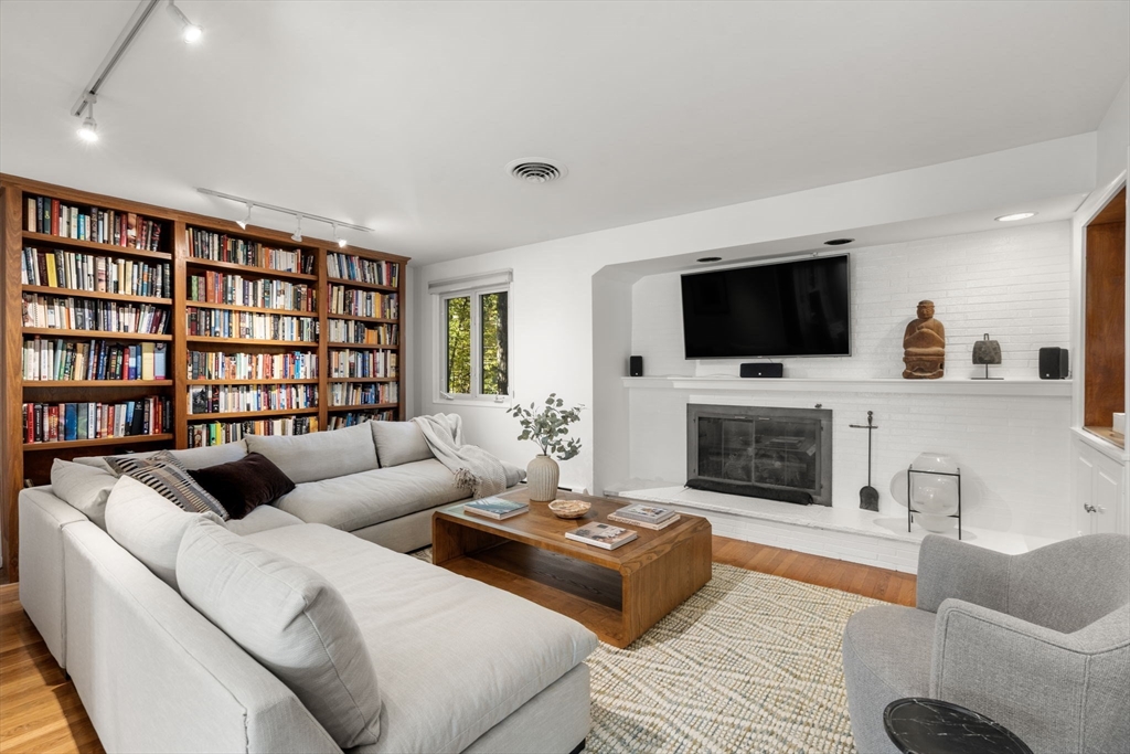 60 Rolling Ln, Weston