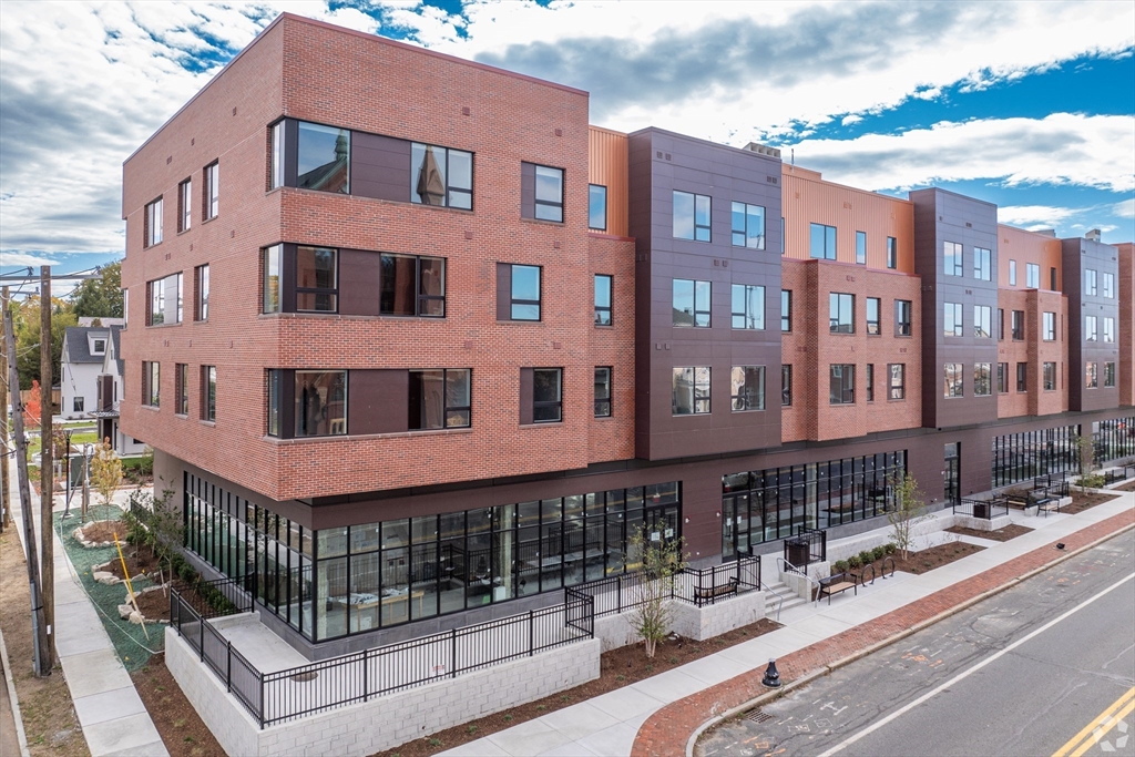 45 E Central St # 303, Natick Unit: 303