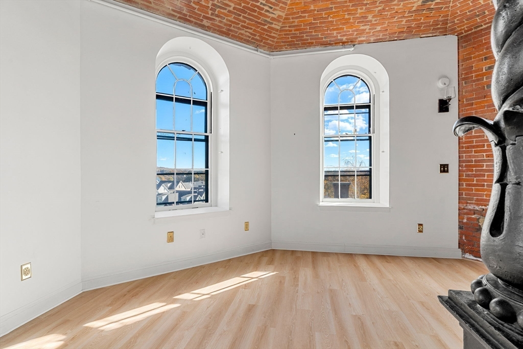 201 Thorndike # 312 Unit: 2-312