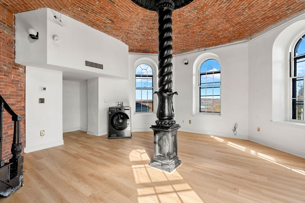 201 Thorndike # 312 Unit: 2-312