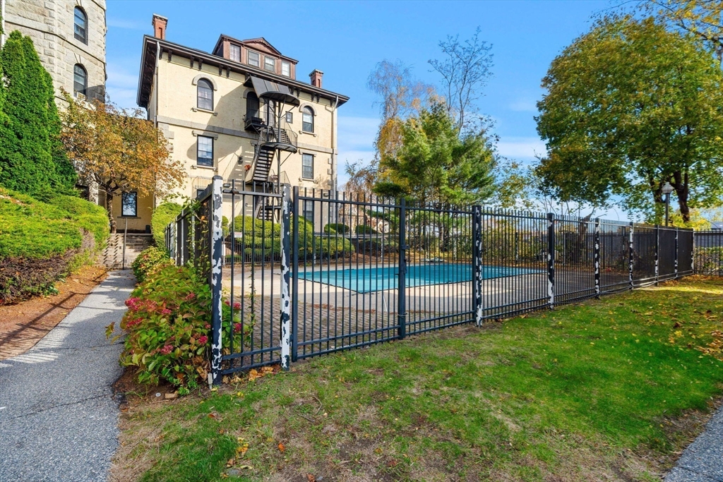 201 Thorndike # 312 Unit: 2-312