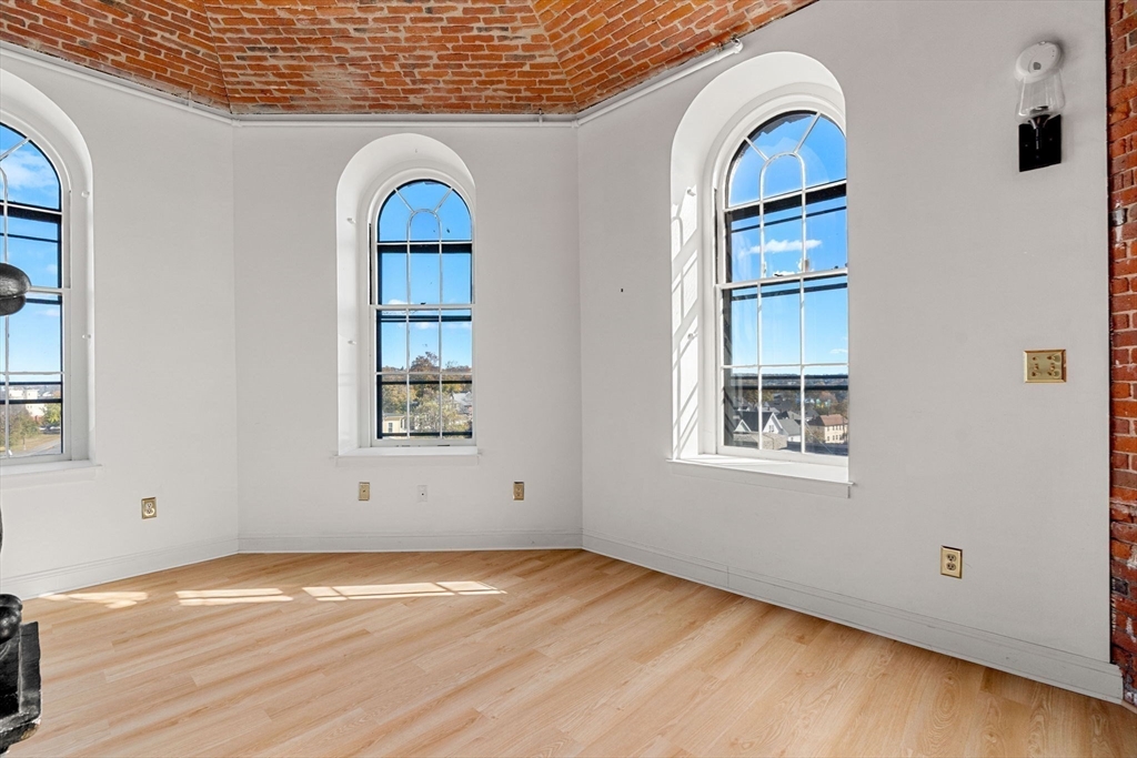 201 Thorndike # 312 Unit: 2-312