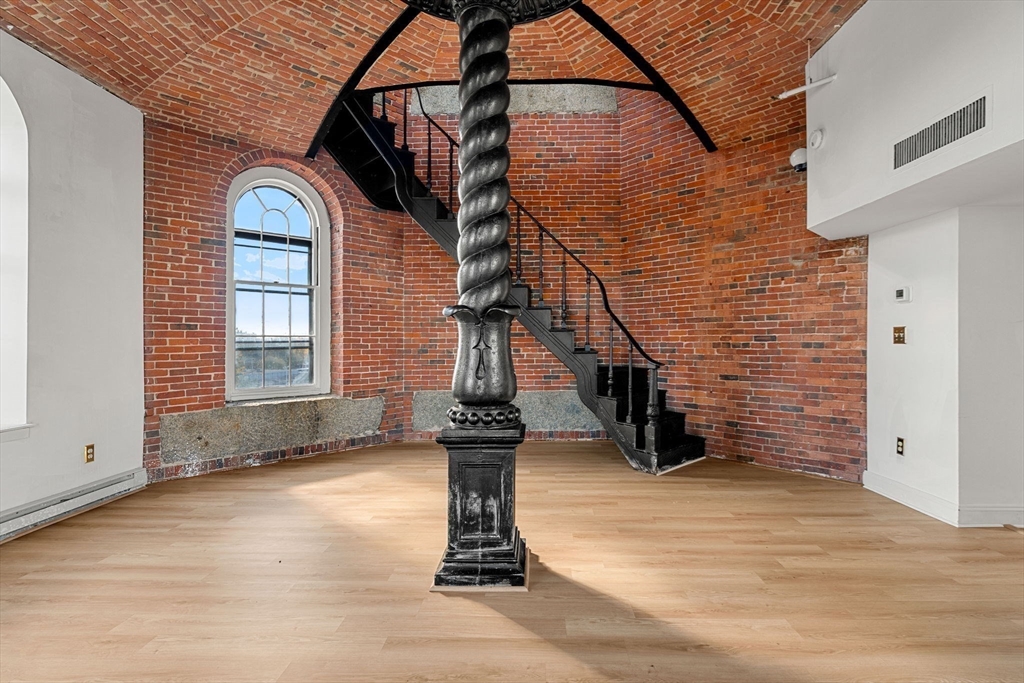 201 Thorndike # 312 Unit: 2-312