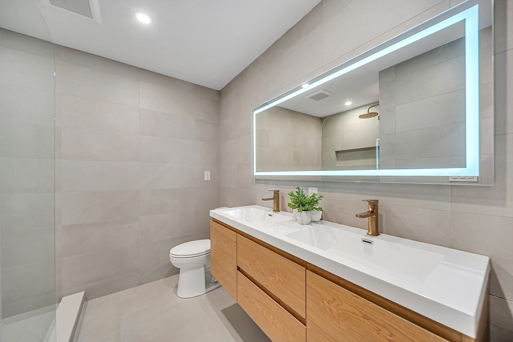 935 Washington St # 8