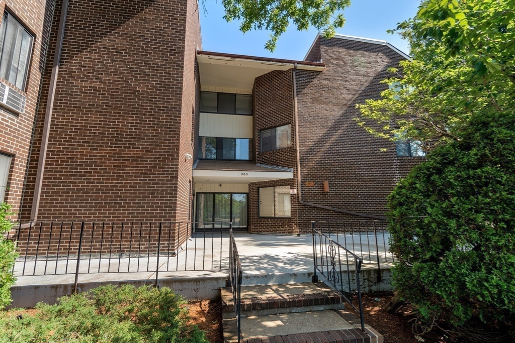 935 Washington St # 8