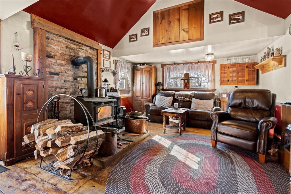 123 Jeffreys Neck Rd