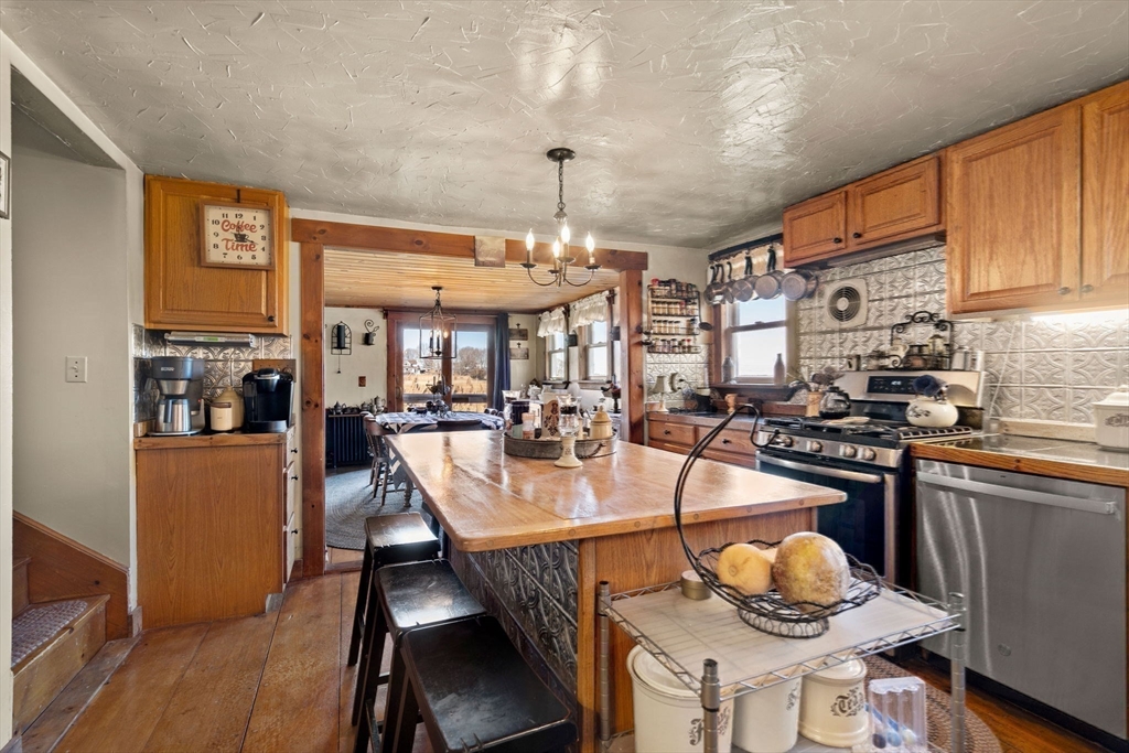 123 Jeffreys Neck Rd