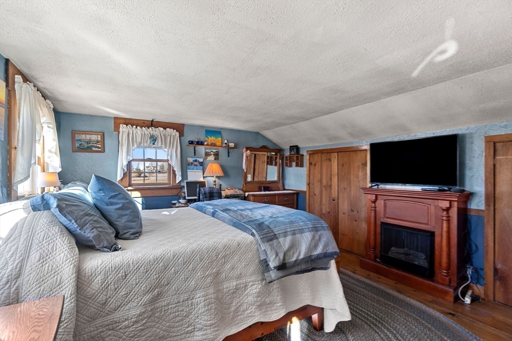 123 Jeffreys Neck Rd