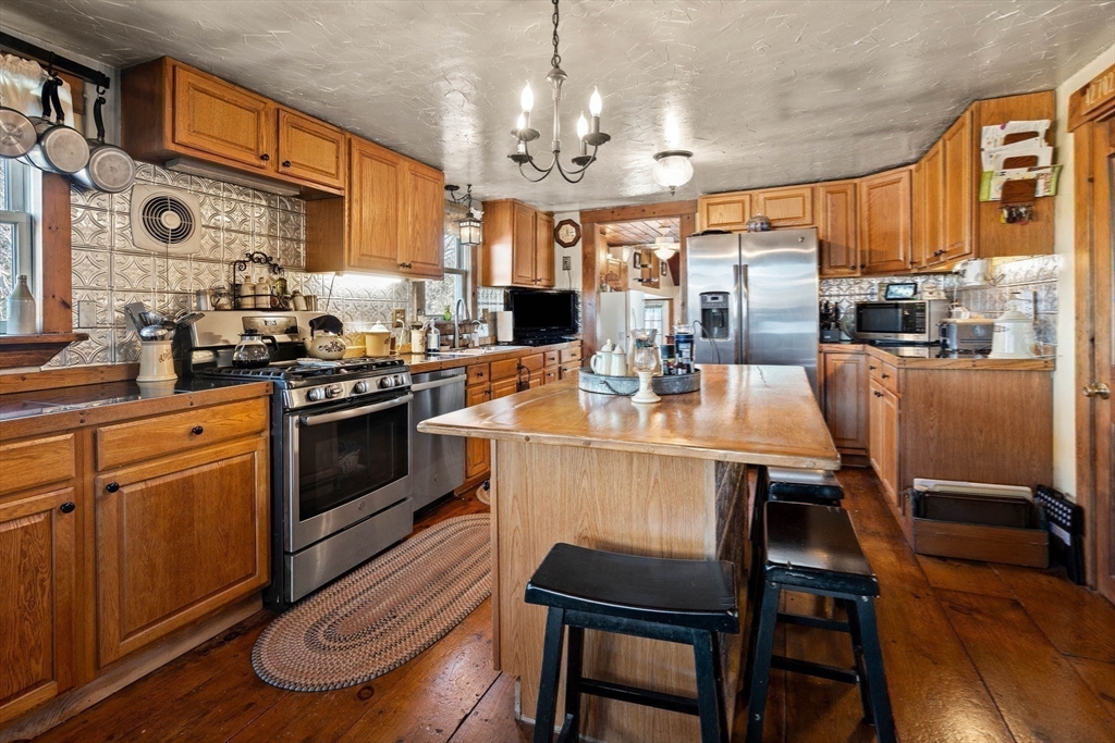 123 Jeffreys Neck Rd