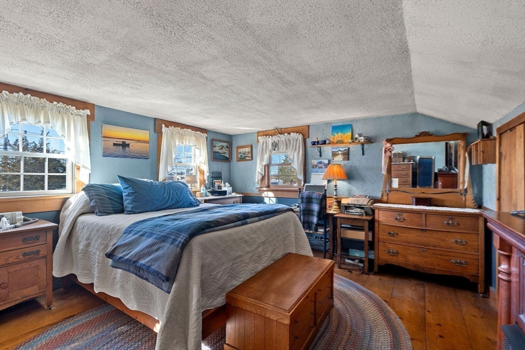 123 Jeffreys Neck Rd