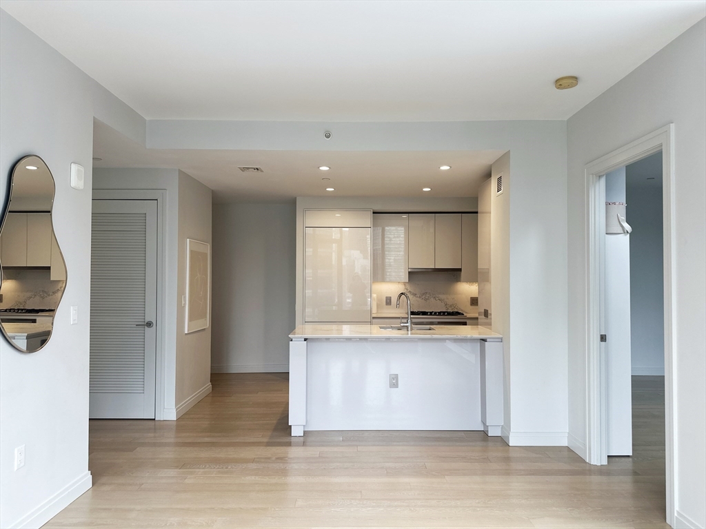 135 Seaport Boulevard # 1705