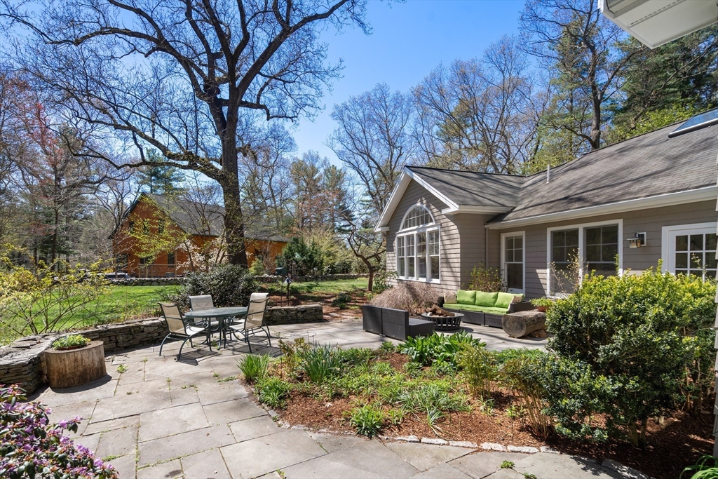 55 Glezen Ln