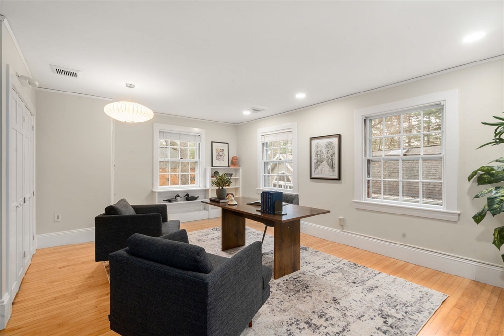 55 Glezen Ln