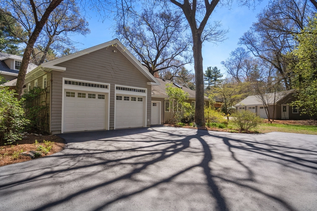 55 Glezen Ln