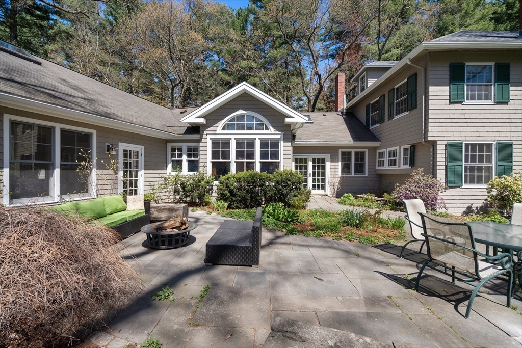 55 Glezen Ln