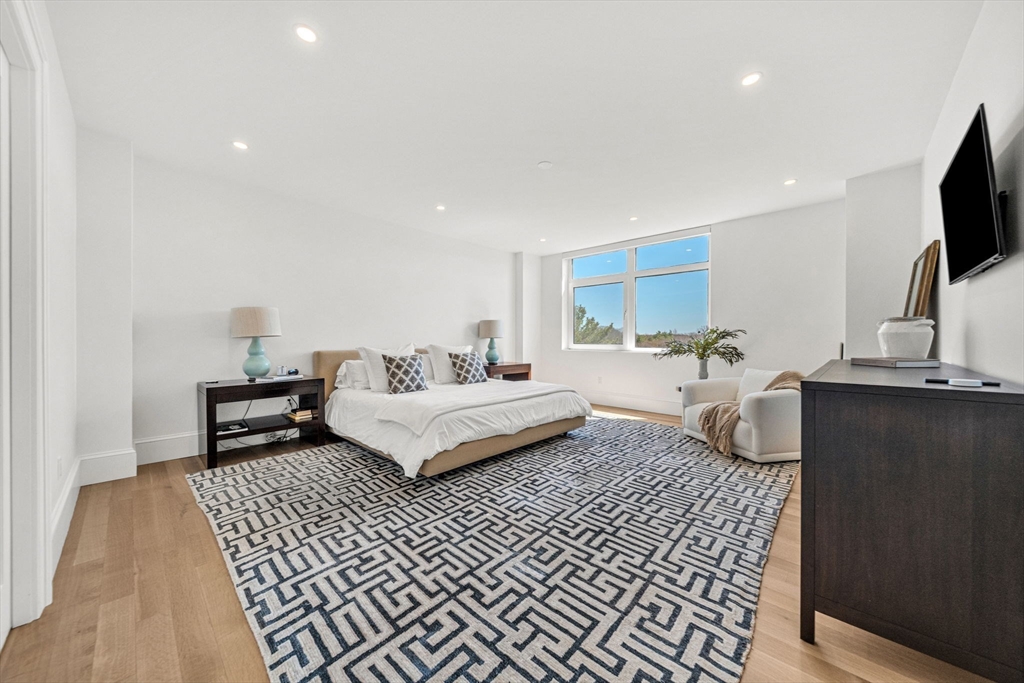 79 Florence # 606S