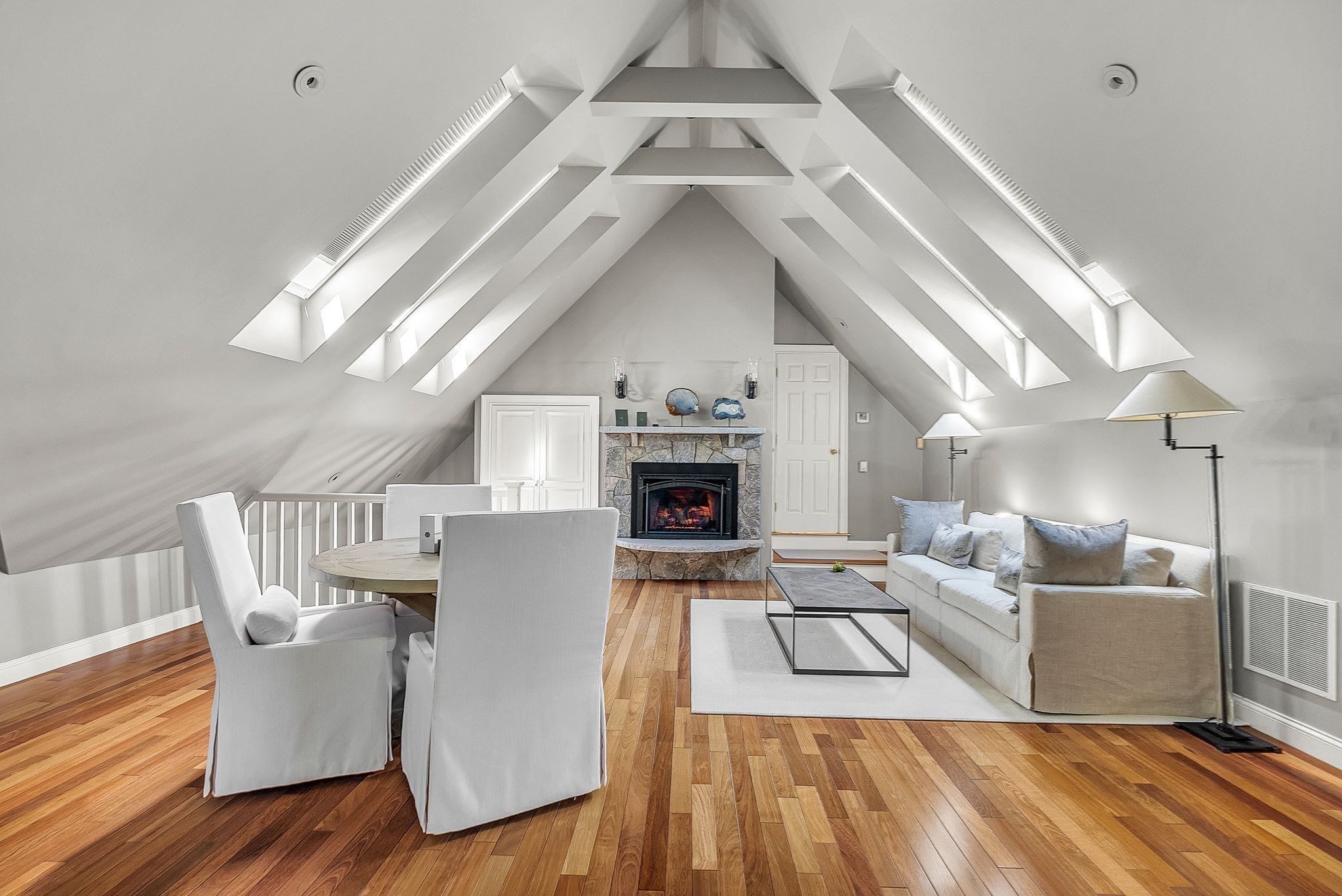 1 Graystone Ln