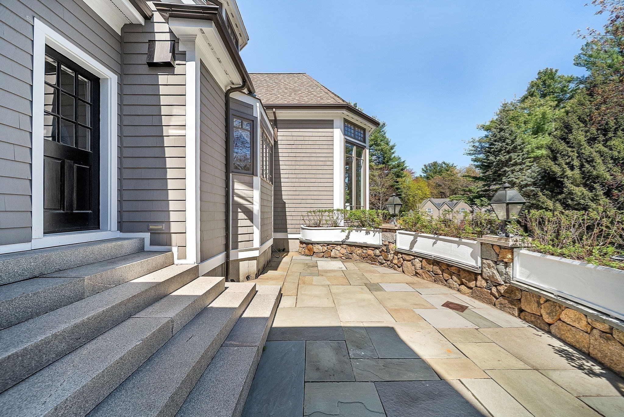 1 Graystone Ln