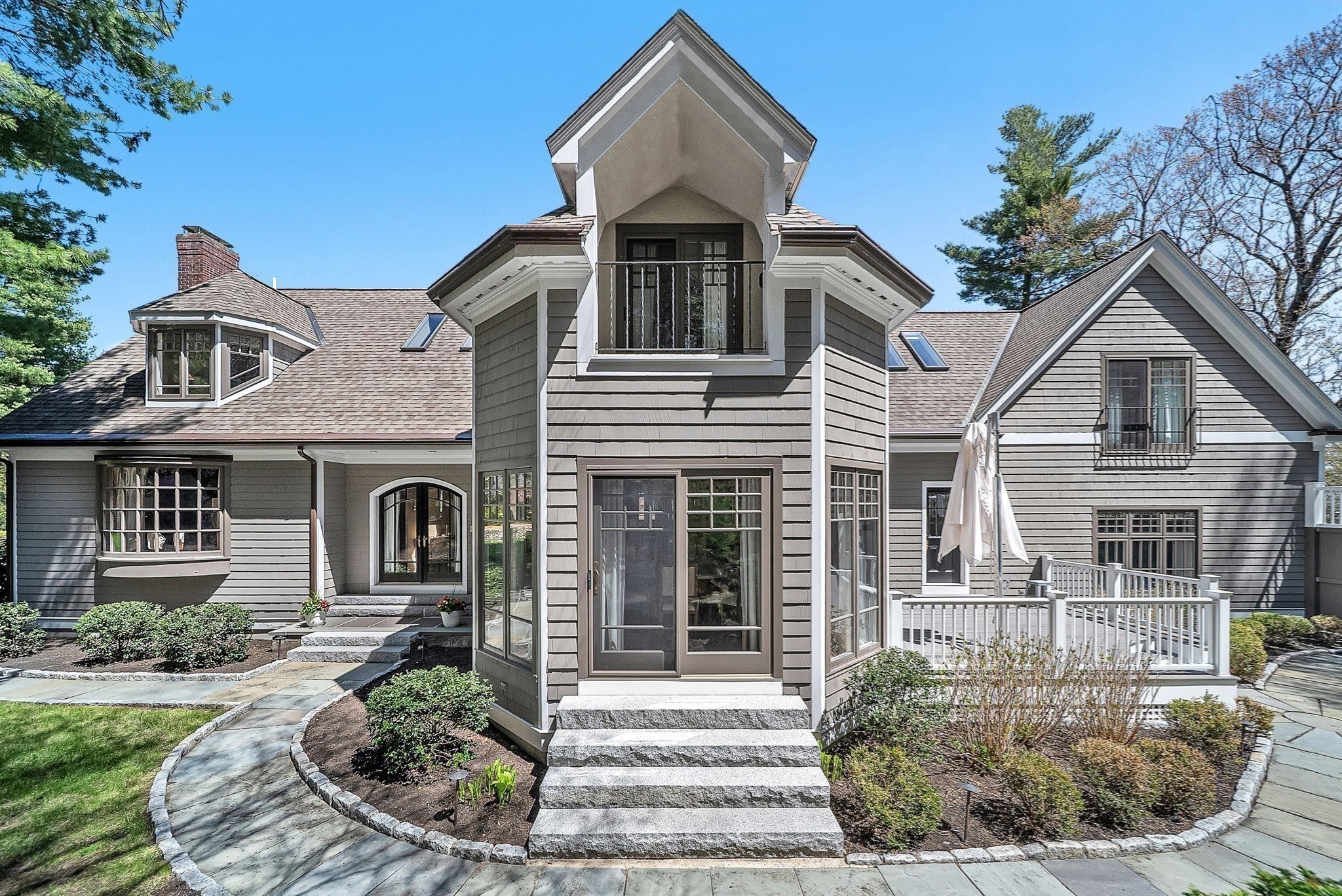 1 Graystone Ln
