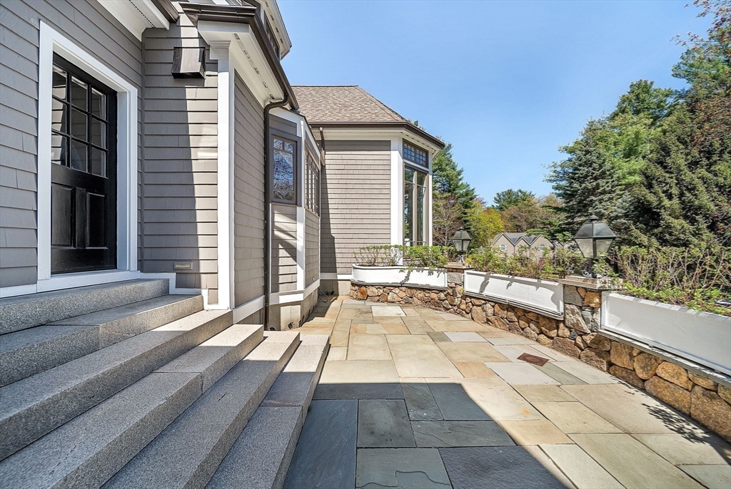 1 Graystone Ln
