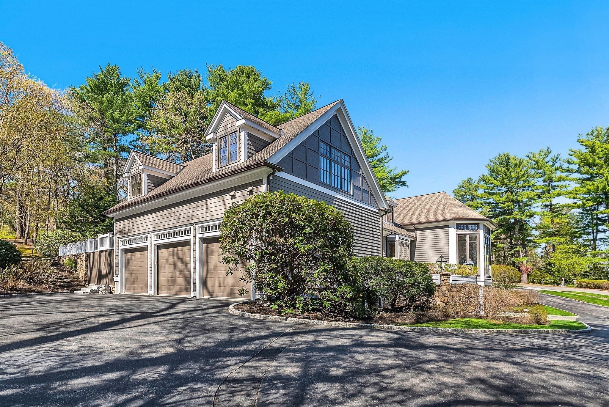 1 Graystone Ln
