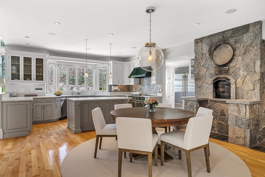 1 Graystone Ln