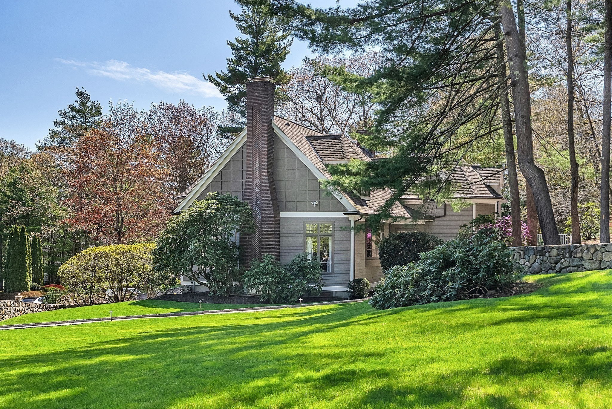 1 Graystone Ln