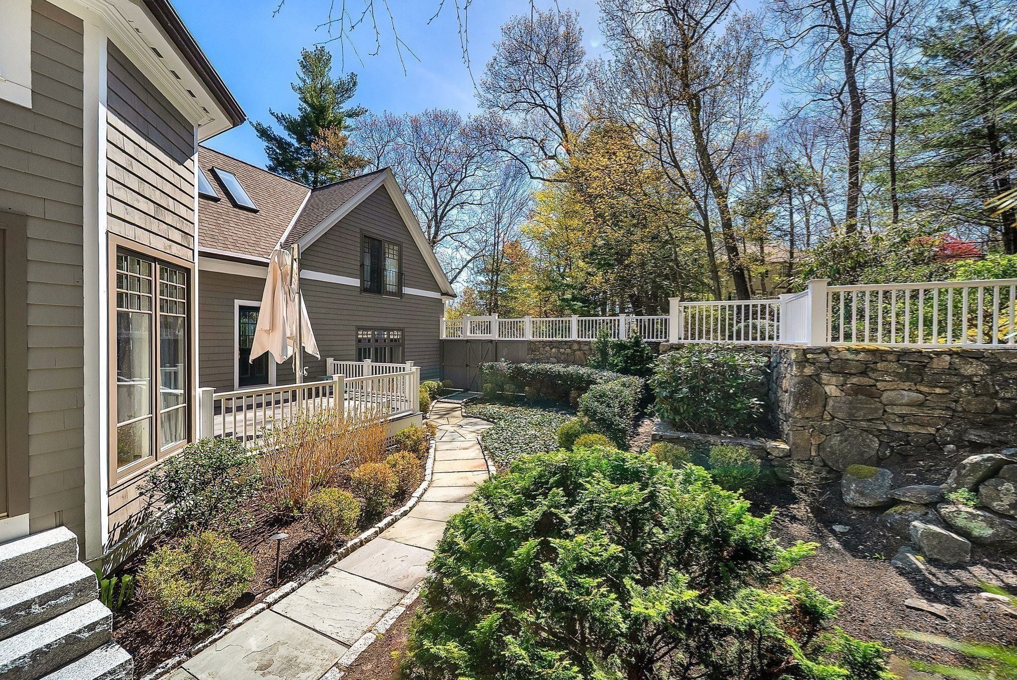 1 Graystone Ln