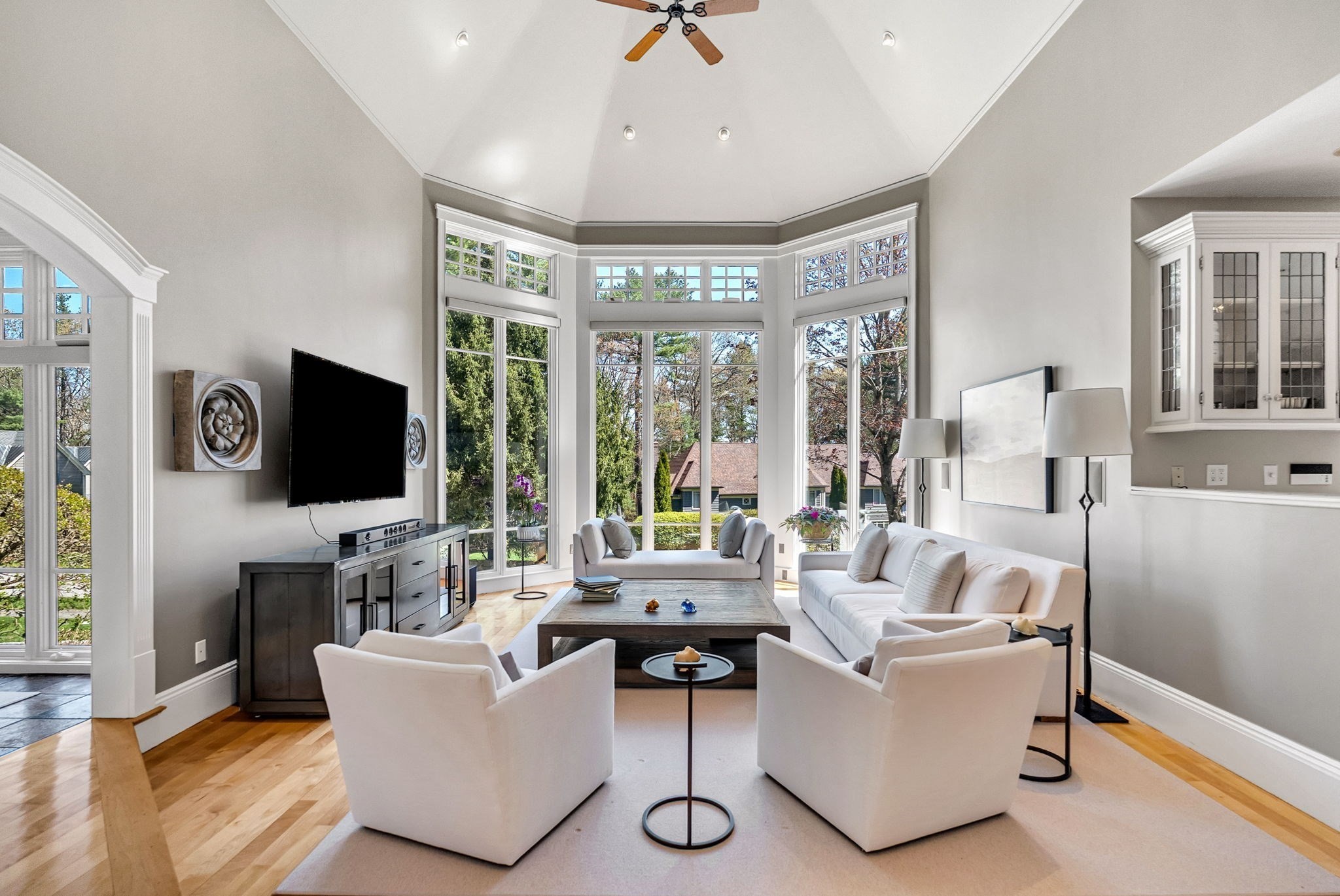 1 Graystone Ln