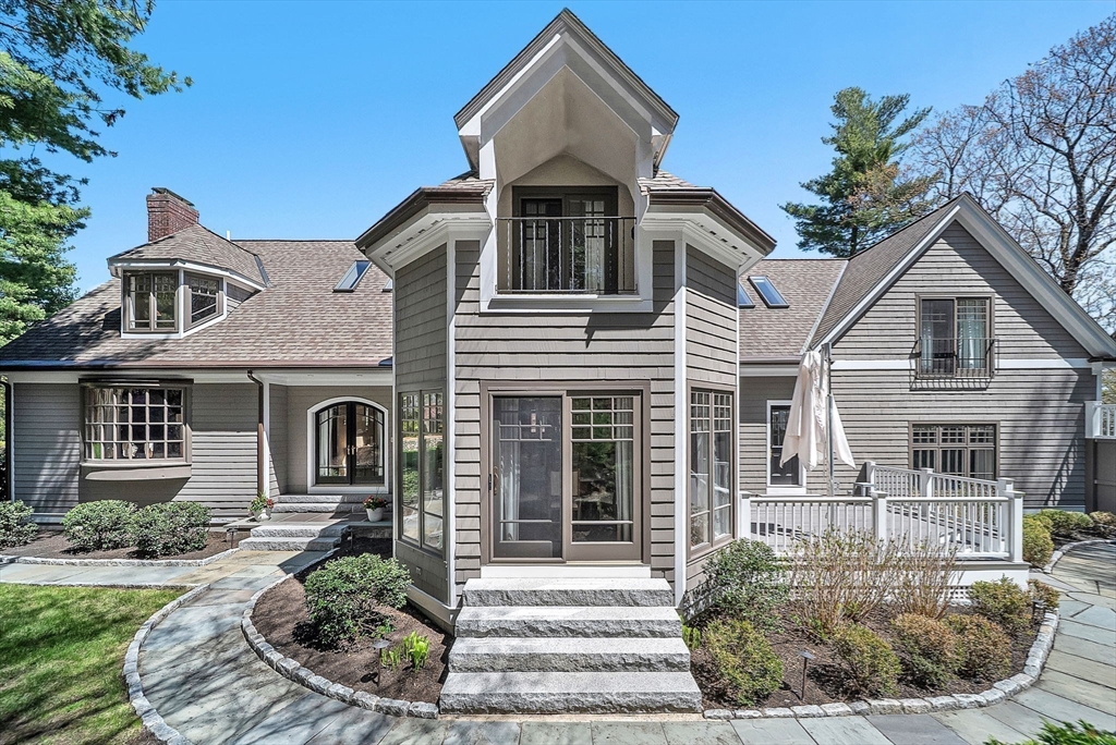 1 Graystone Ln