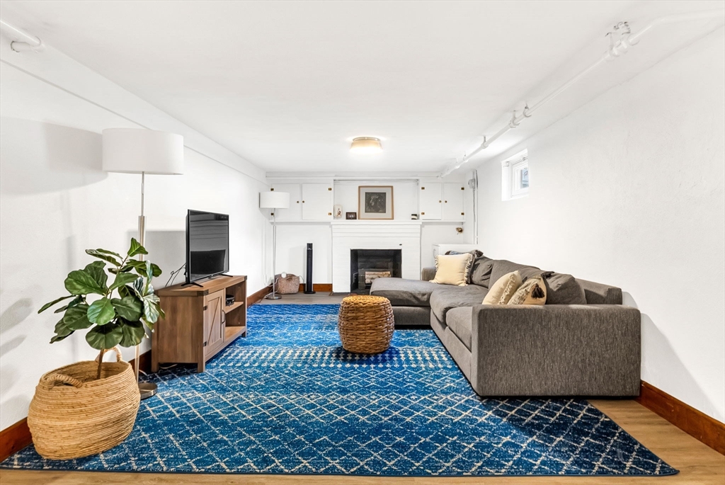 101 Bird St