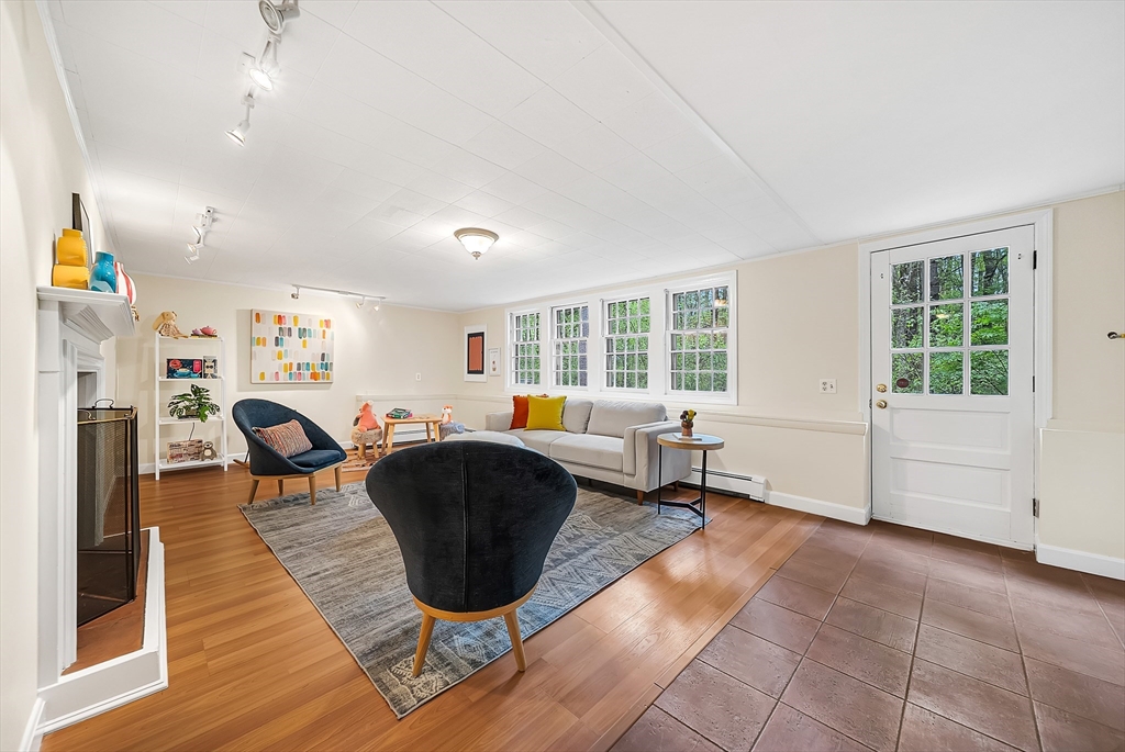 6 Brewster Rd