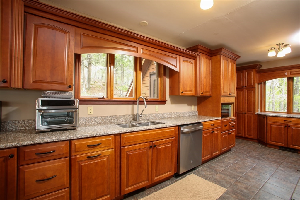 421 Legate Hill Rd