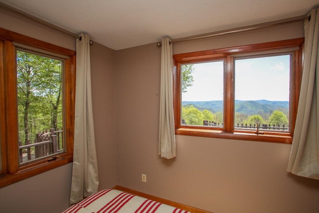 421 Legate Hill Rd
