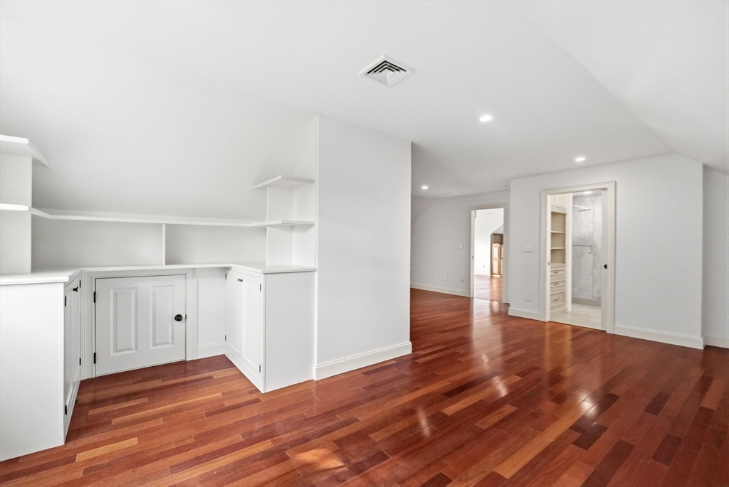 8 Valley Road