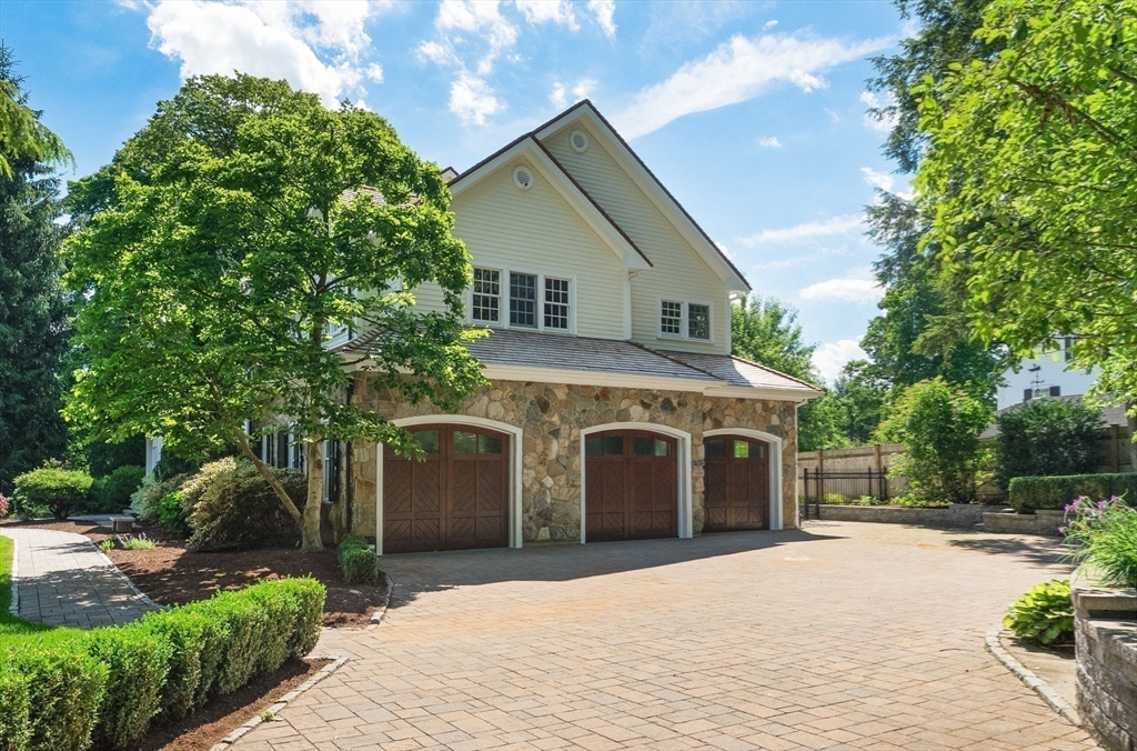 8 Valley Road