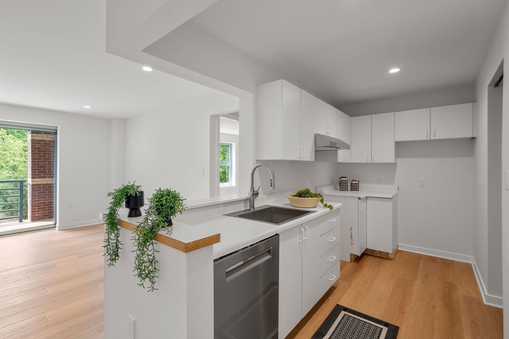 273 Cambridge # 205
