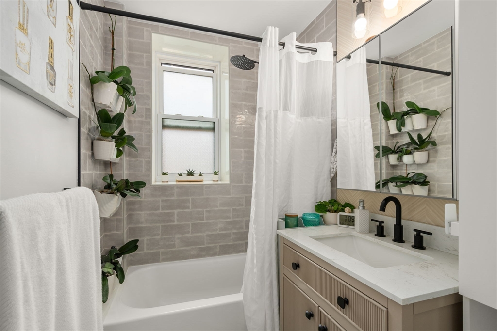 285 Lynn Shore Dr Unit: 402